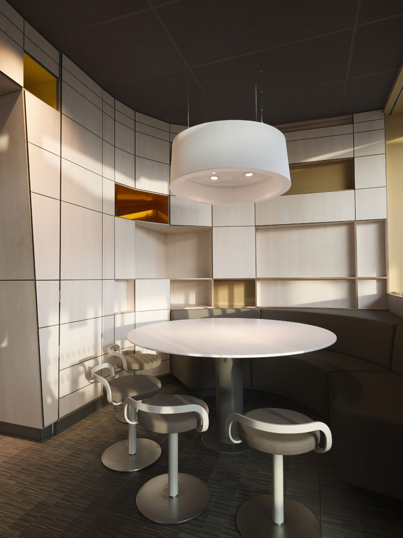 麦当劳餐厅家具设计